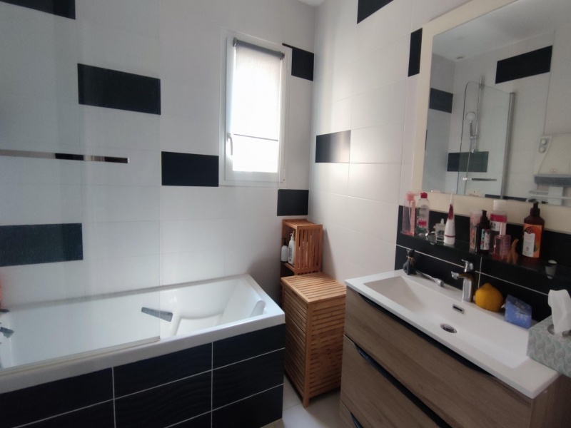 4 Chambres Chambres, 6 Chambres Chambres,1 Salle de bainsSalle de bain,0,A vendre,1130