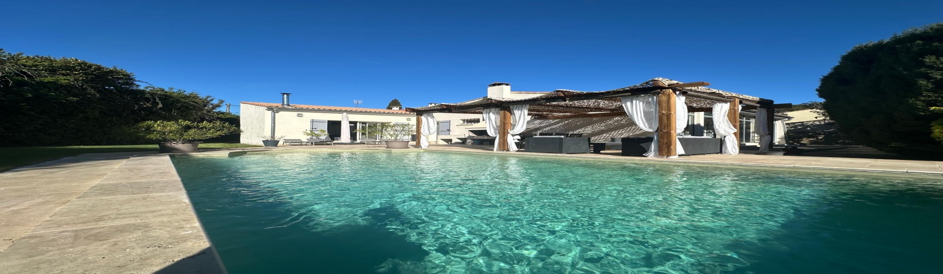 Villa d'exception a Cournonterral type F6 jardin et dépendances