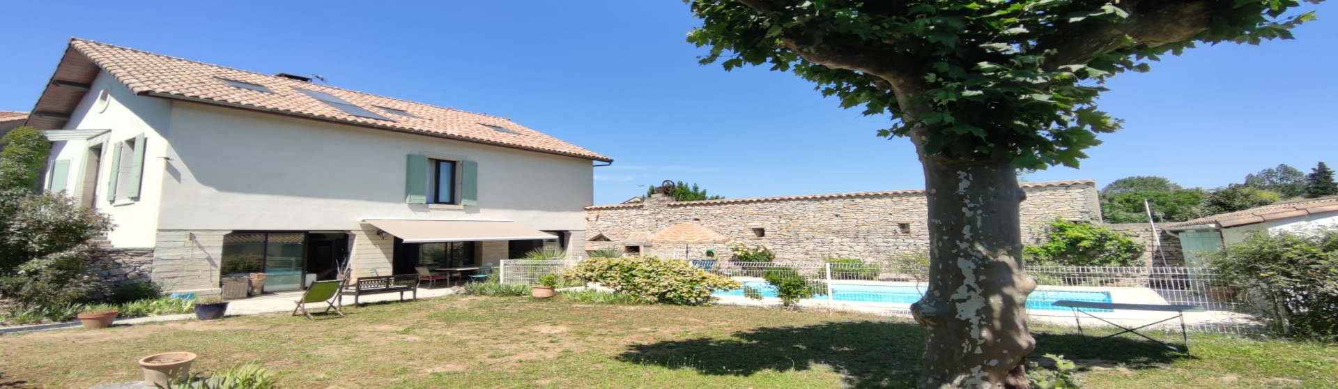 Exclu Pic Saint Loup Maison de caractère  300 m² avec piscine, sur 111